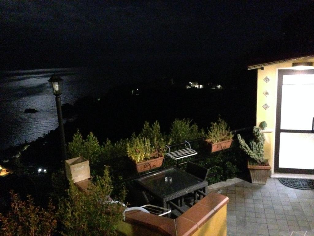 B&B La Terrazza Sul Mare Taormina Exterior photo