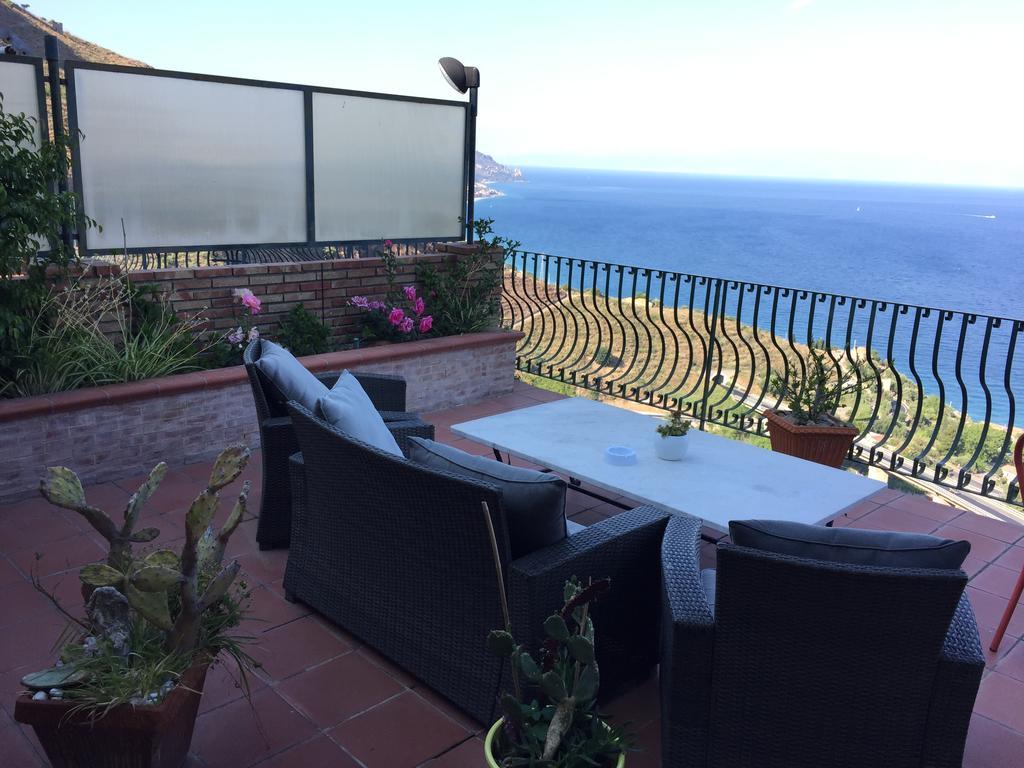 B&B La Terrazza Sul Mare Taormina Exterior photo